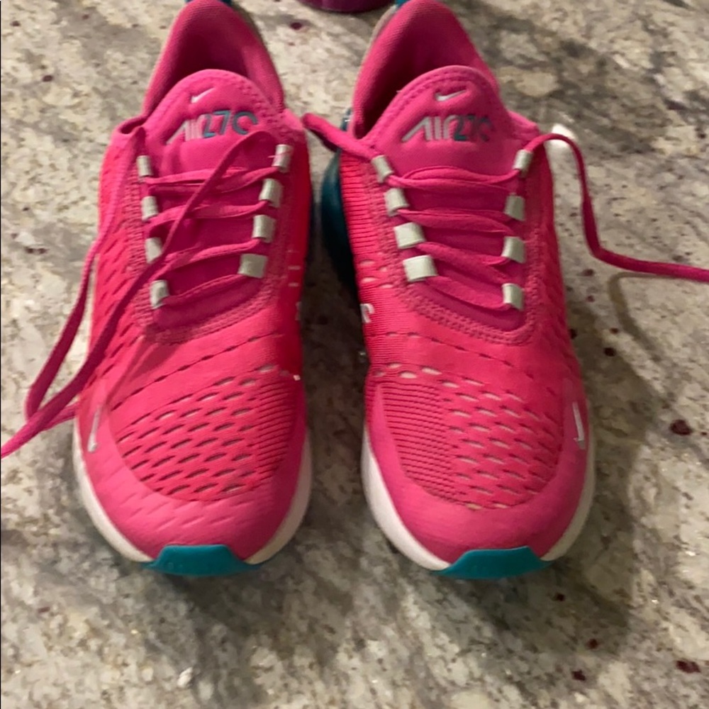 Nike 270 size 4